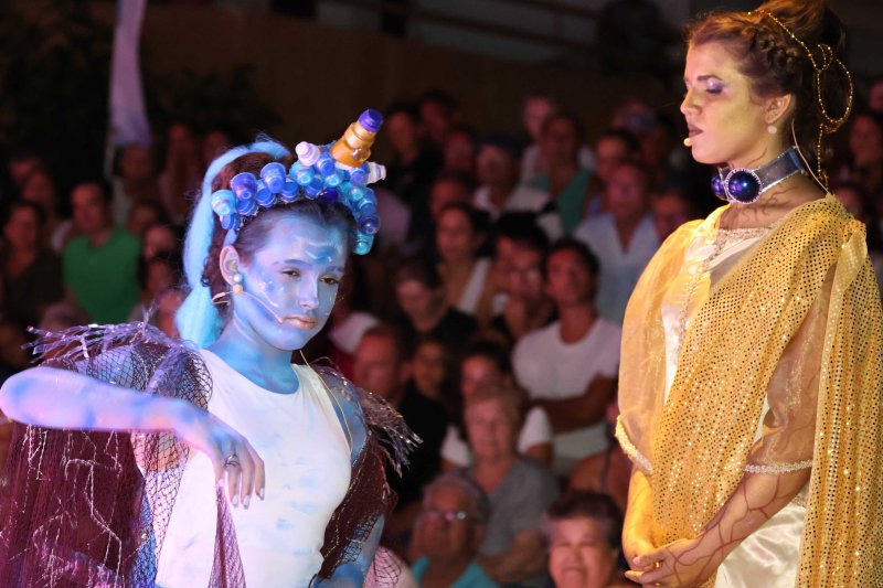 Y los mares sucumben ante la acción depredadora y el egoísmo de la humanidad en los Escacs Vivents de Xàbia  Y los mares sucumben ante la acción depredadora y el egoísmo de la humanidad en los Escacs Vivents de Xàbia